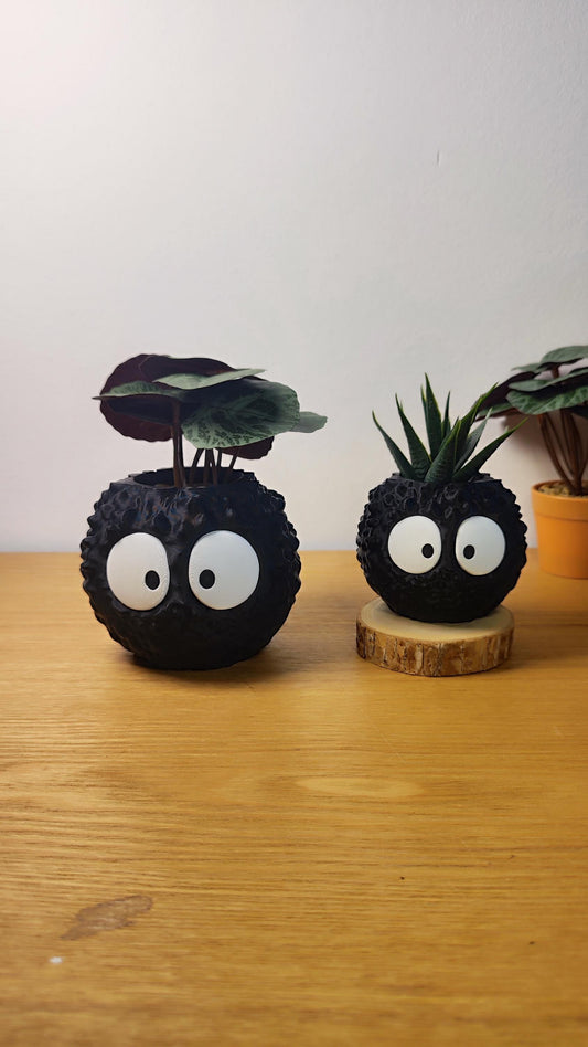 Vase Susuwatari, noiraude Ghibli, le voyage de Chihiro, Totoro, studio Ghibli, Kodama, Miyazaki, pot de fleur