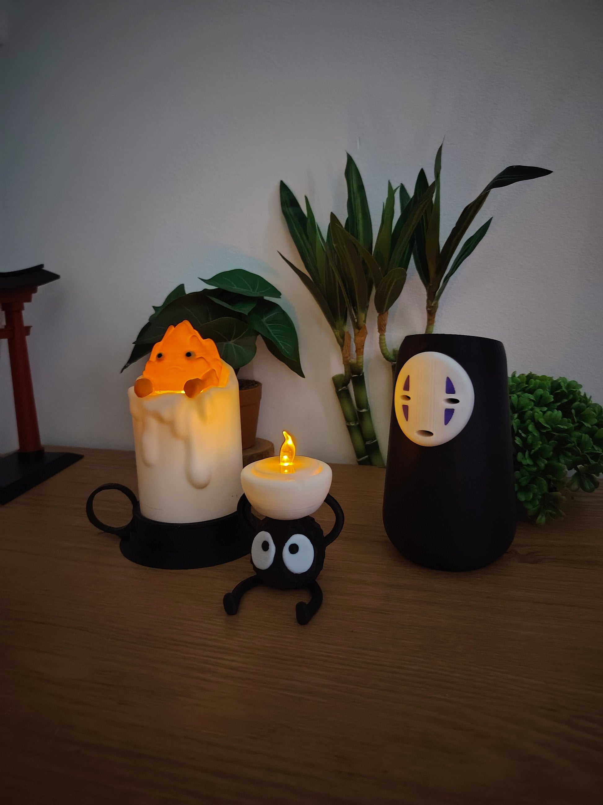 🔥 Lot Décoration Ghibli – Vase No-Face, Bougeoir Susuwatari & Lampe Calcifer Fonctionnelle ✨