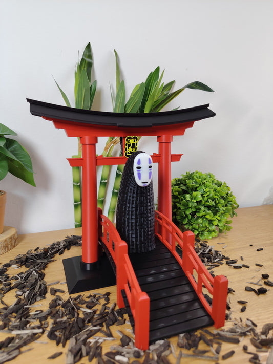 🌸 Lot Décoration Japonaise – Porte Torii, Pont Japonais & Figurine No-Face – Univers Ghibli ⛩️✨