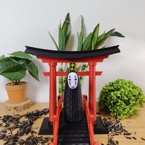 🌸 Lot Décoration Japonaise – Porte Torii, Pont Japonais & Figurine No-Face – Univers Ghibli ⛩️✨