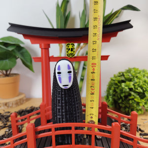 🌸 Lot Décoration Japonaise – Porte Torii, Pont Japonais & Figurine No-Face – Univers Ghibli ⛩️✨