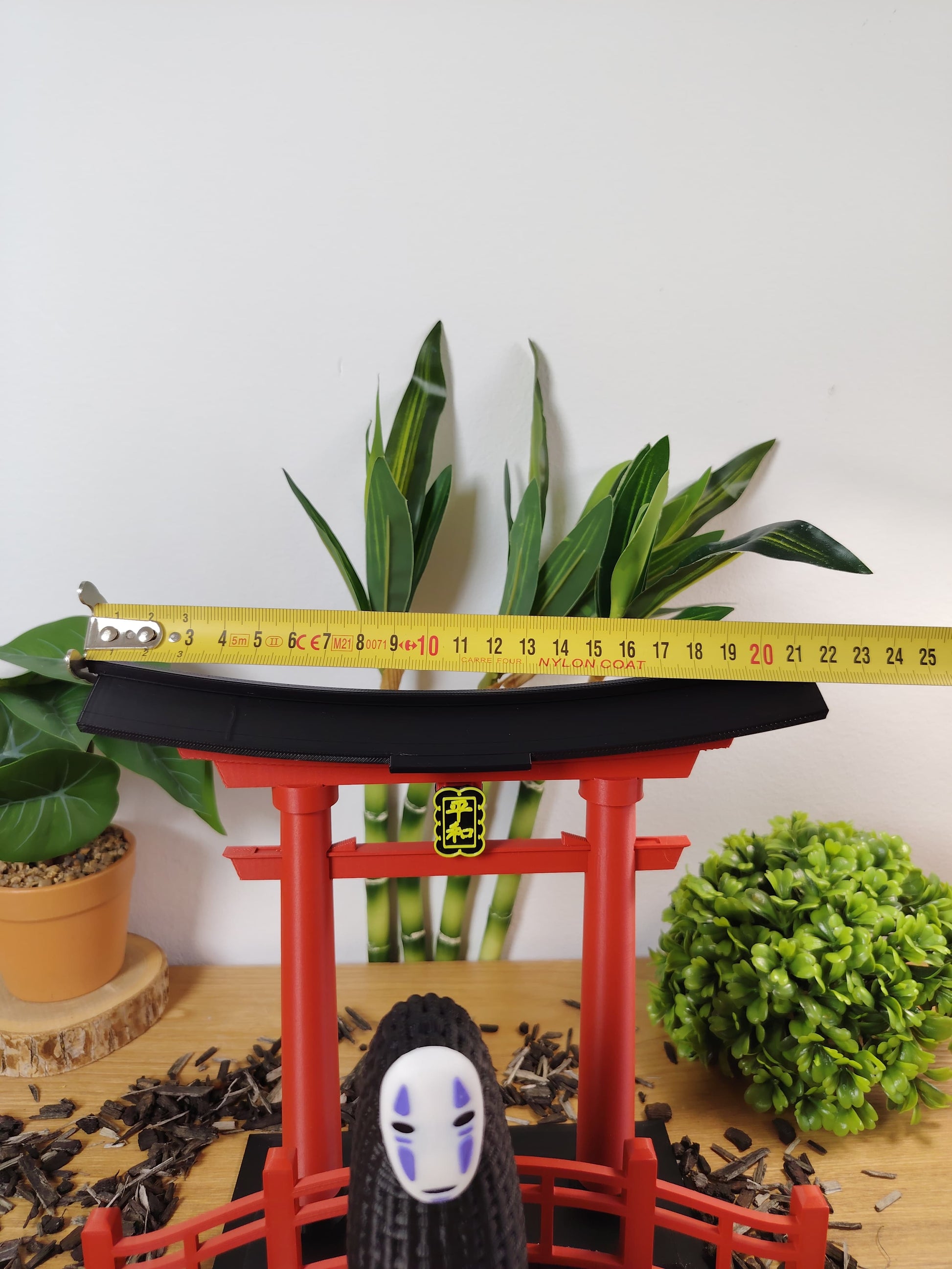 🌸 Lot Décoration Japonaise – Porte Torii, Pont Japonais & Figurine No-Face – Univers Ghibli ⛩️✨