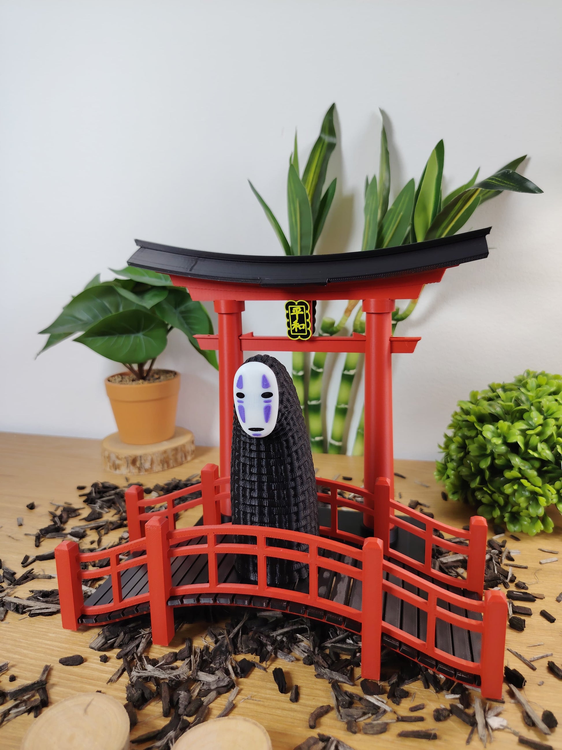 🌸 Lot Décoration Japonaise – Porte Torii, Pont Japonais & Figurine No-Face – Univers Ghibli ⛩️✨