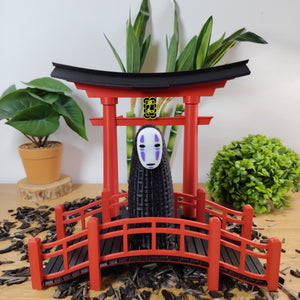 🌸 Lot Décoration Japonaise – Porte Torii, Pont Japonais & Figurine No-Face – Univers Ghibli ⛩️✨