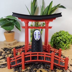 🌸 Lot Décoration Japonaise – Porte Torii, Pont Japonais & Figurine No-Face – Univers Ghibli ⛩️✨