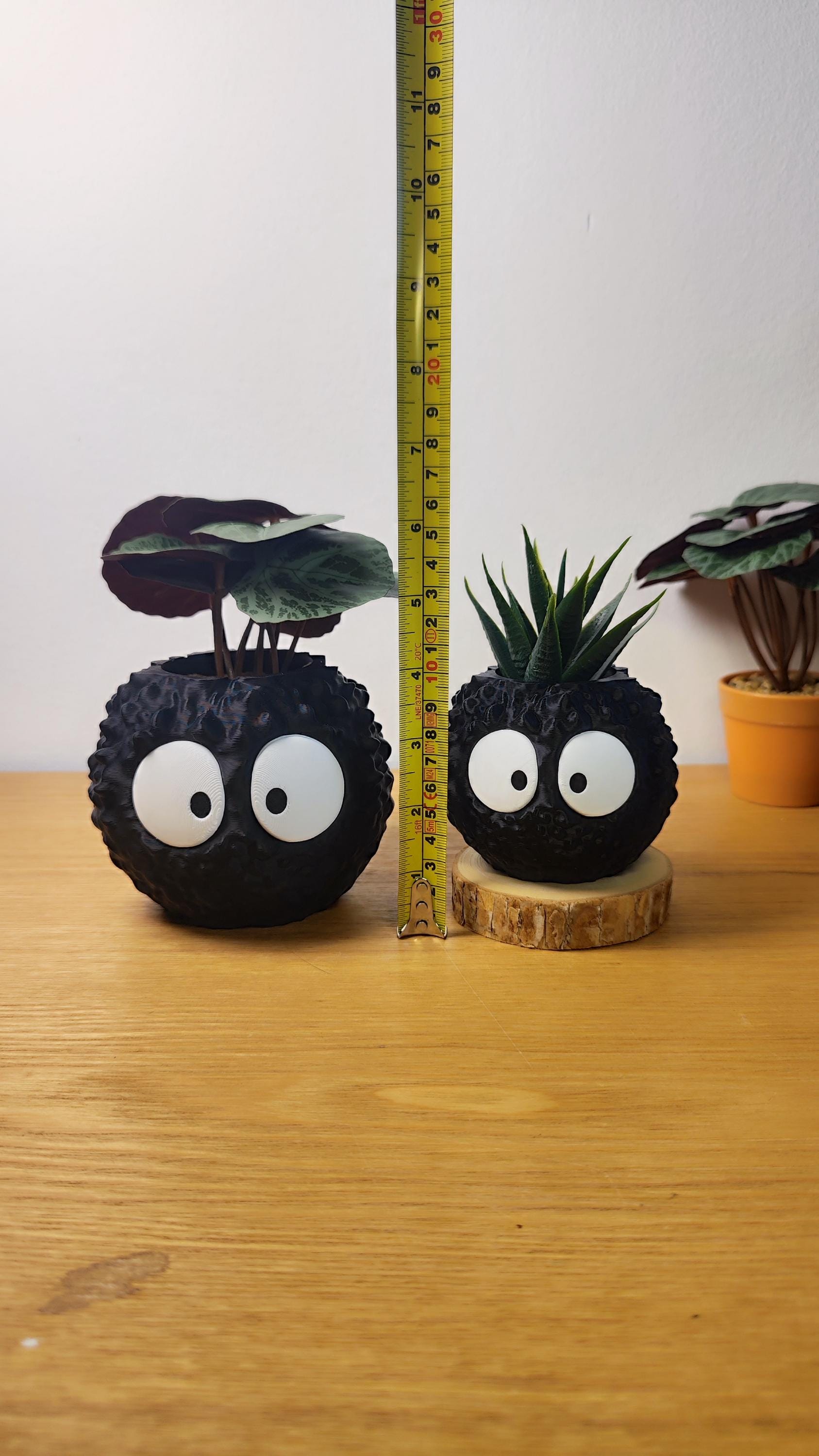 Vase Susuwatari, noiraude Ghibli, le voyage de Chihiro, Totoro, studio Ghibli, Kodama, Miyazaki, pot de fleur