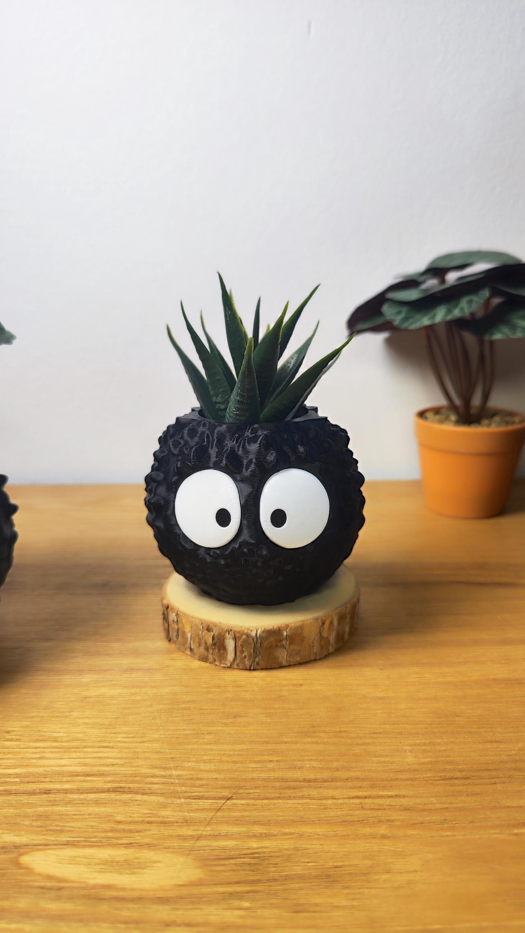 Vase Susuwatari, noiraude Ghibli, le voyage de Chihiro, Totoro, studio Ghibli, Kodama, Miyazaki, pot de fleur