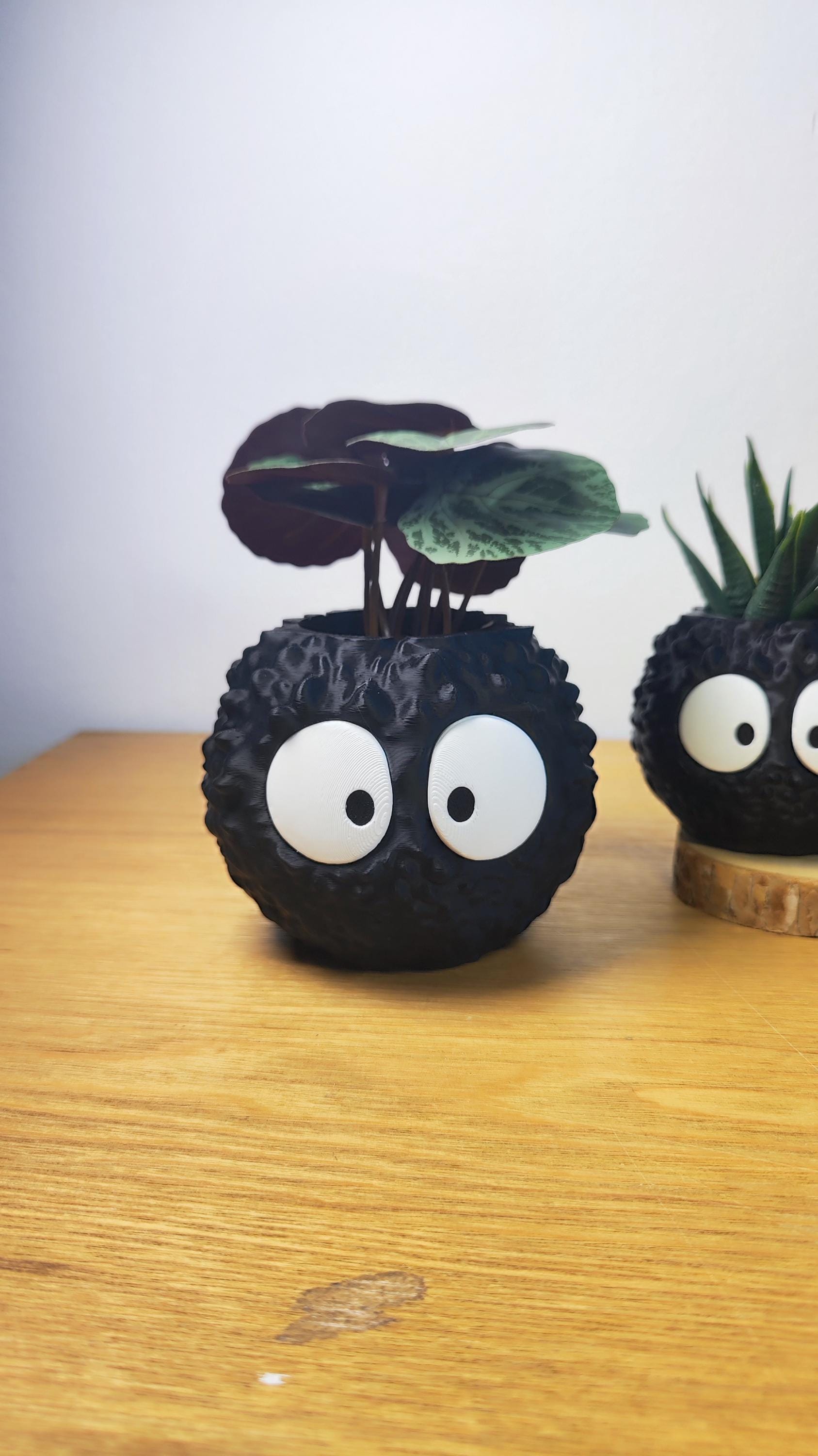 Vase Susuwatari, noiraude Ghibli, le voyage de Chihiro, Totoro, studio Ghibli, Kodama, Miyazaki, pot de fleur