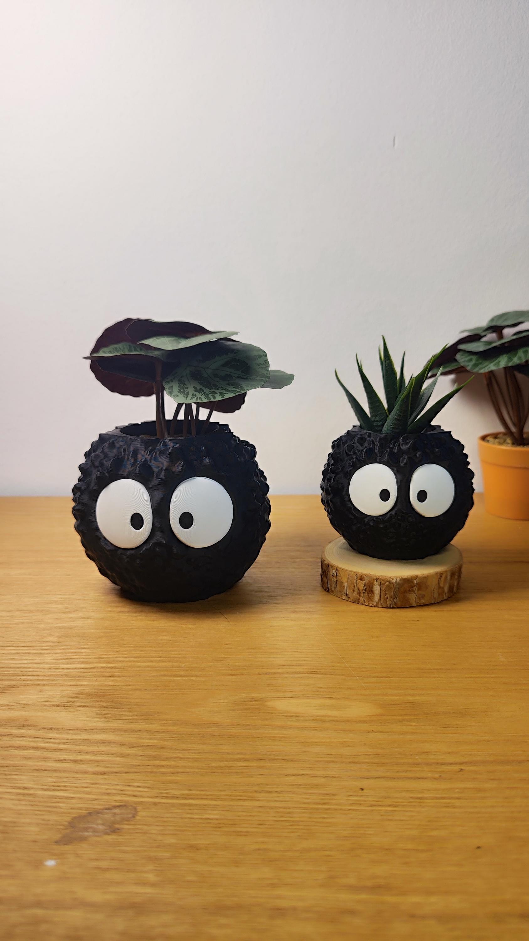 Vase Susuwatari, noiraude Ghibli, le voyage de Chihiro, Totoro, studio Ghibli, Kodama, Miyazaki, pot de fleur