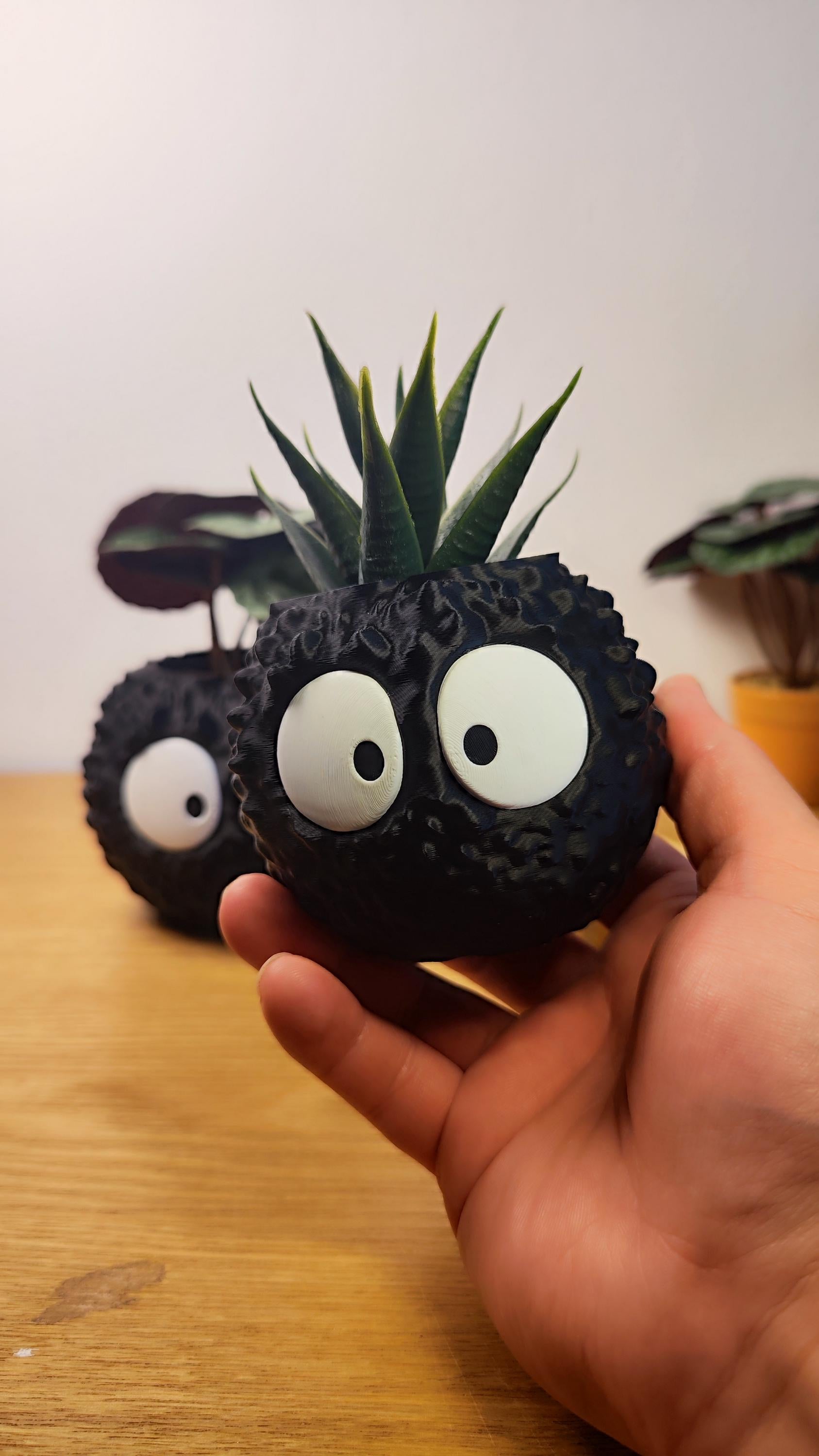 Vase Susuwatari, noiraude Ghibli, le voyage de Chihiro, Totoro, studio Ghibli, Kodama, Miyazaki, pot de fleur