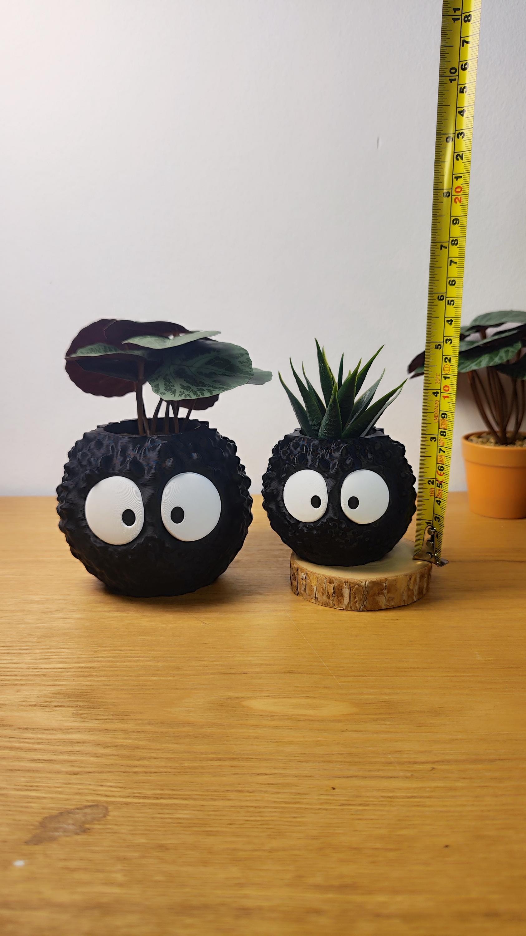 Vase Susuwatari, noiraude Ghibli, le voyage de Chihiro, Totoro, studio Ghibli, Kodama, Miyazaki, pot de fleur