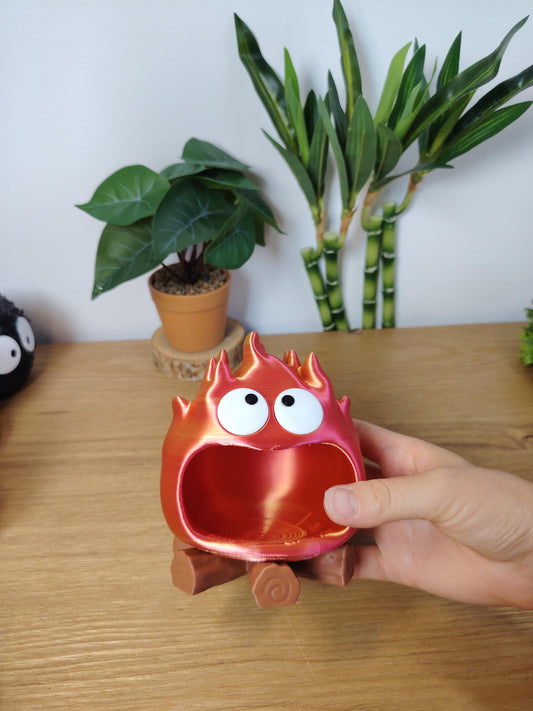 Boite calcifer Studio Ghibli, cadeau original, art, bougie, le château ambulant, howls moving castle, spirited away, soot sprite. Calcifer